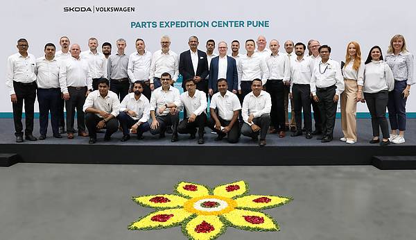 Škoda Auto slavnostně otevřela v indické Púně nové centrum pro expedici komponentů.